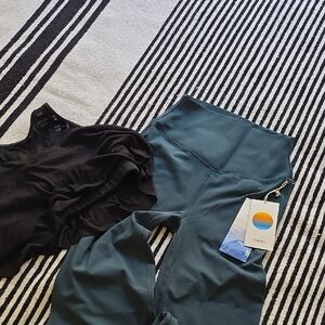 Vuori Moss Bootcut Pants Set)